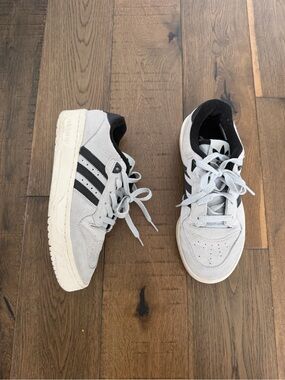 Adidas Rivalry Low Suede Sneakers Wonder Silver/Grey Womens Size 6.5 youth 5